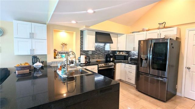 7002 E 102nd Street, Kansas City, MO 64134