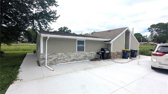 7002 E 102nd Street, Kansas City, MO 64134