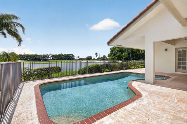 6180 Golf Villas Drive, Boynton Beach, FL 33437
