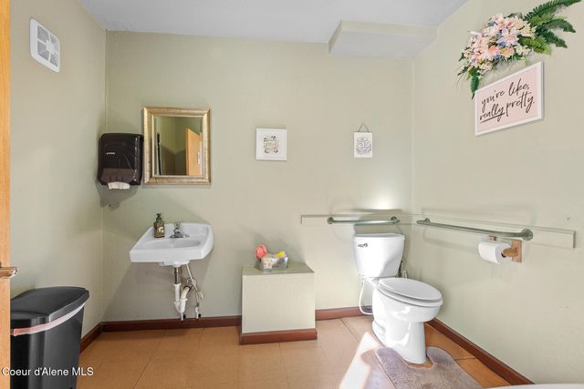 207 S Division ST, Pinehurst, ID 83850