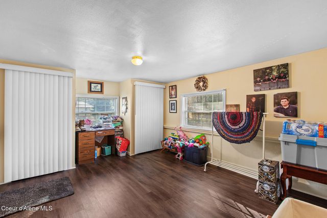 207 S Division ST, Pinehurst, ID 83850