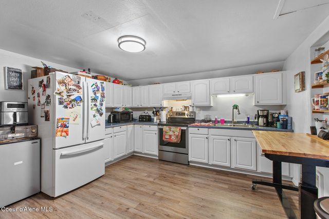 207 S Division ST, Pinehurst, ID 83850