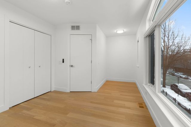 1618 W Pierce Avenue, Chicago, IL 60622