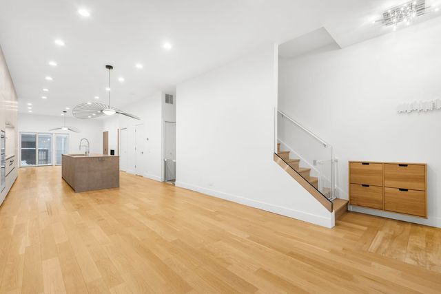 1618 W Pierce Avenue, Chicago, IL 60622