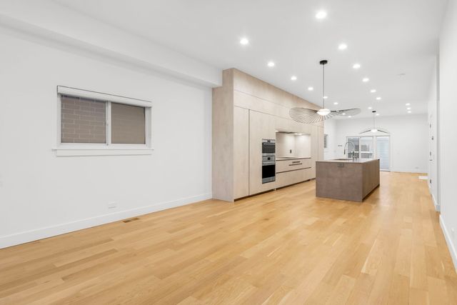 1618 W Pierce Avenue, Chicago, IL 60622