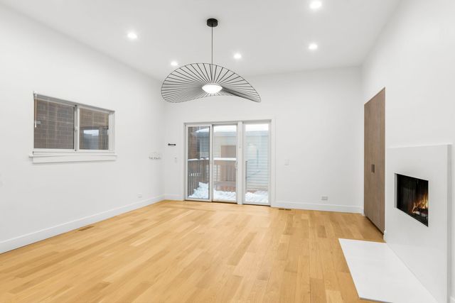 1618 W Pierce Avenue, Chicago, IL 60622