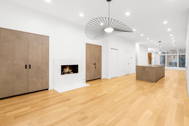 1618 W Pierce Avenue, Chicago, IL 60622