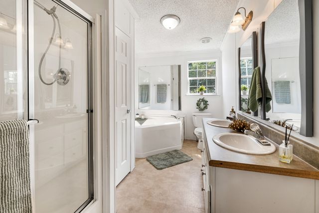 303 Eagle Parkway, Mabank, TX 75147