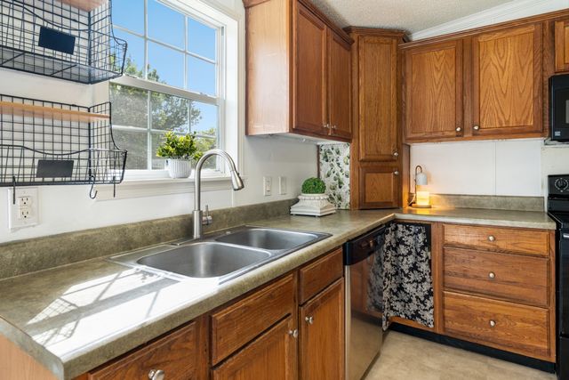 303 Eagle Parkway, Mabank, TX 75147