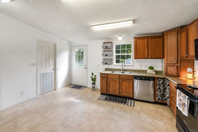 303 Eagle Parkway, Mabank, TX 75147
