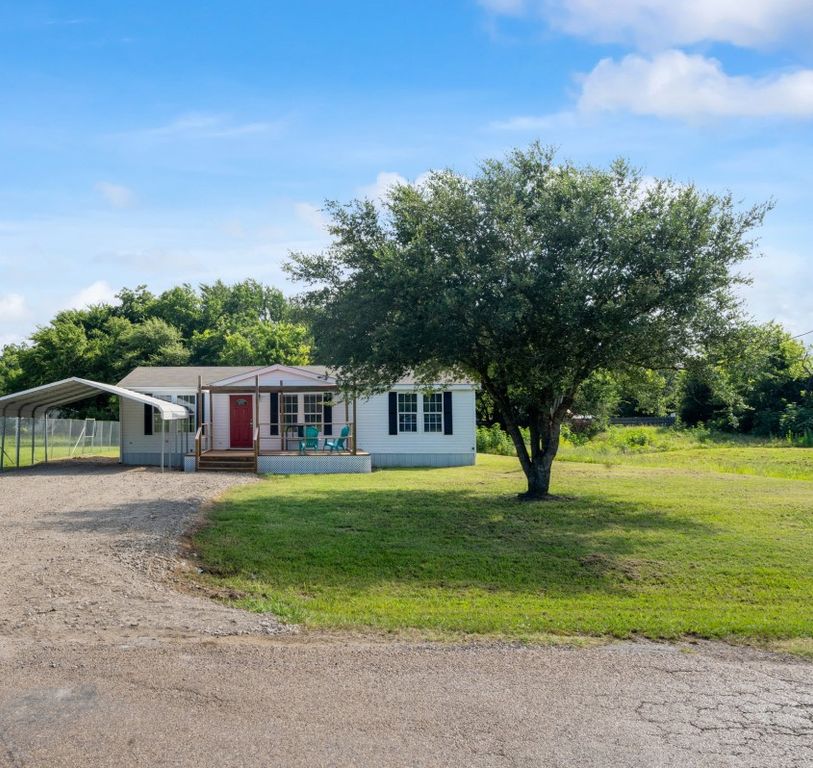 303 Eagle Parkway, Mabank, TX 75147