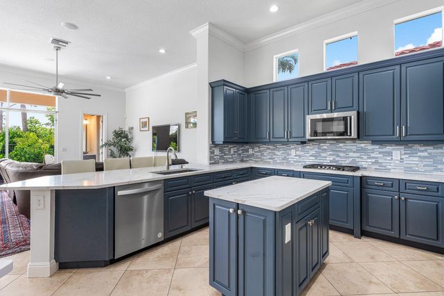 3381 Lago De Talavera, Lake Worth, FL 33467