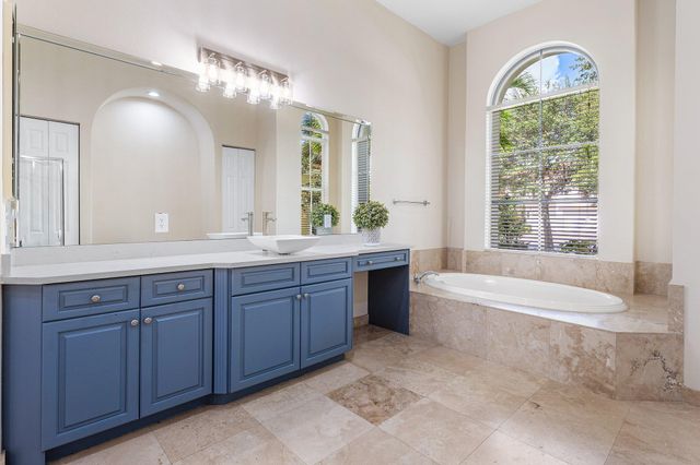 3381 Lago De Talavera, Lake Worth, FL 33467