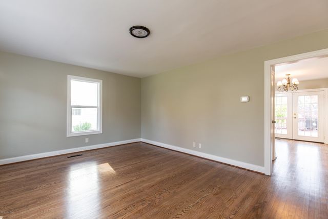 4022 Gloucester Rd, Louisville, KY 40207
