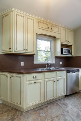 4022 Gloucester Rd, Louisville, KY 40207