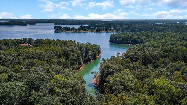 199 Lake Grove Lane, Townville, SC 29689