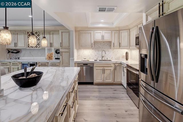 2601 Pine Knoll Dr 8, Walnut Creek, CA 94595