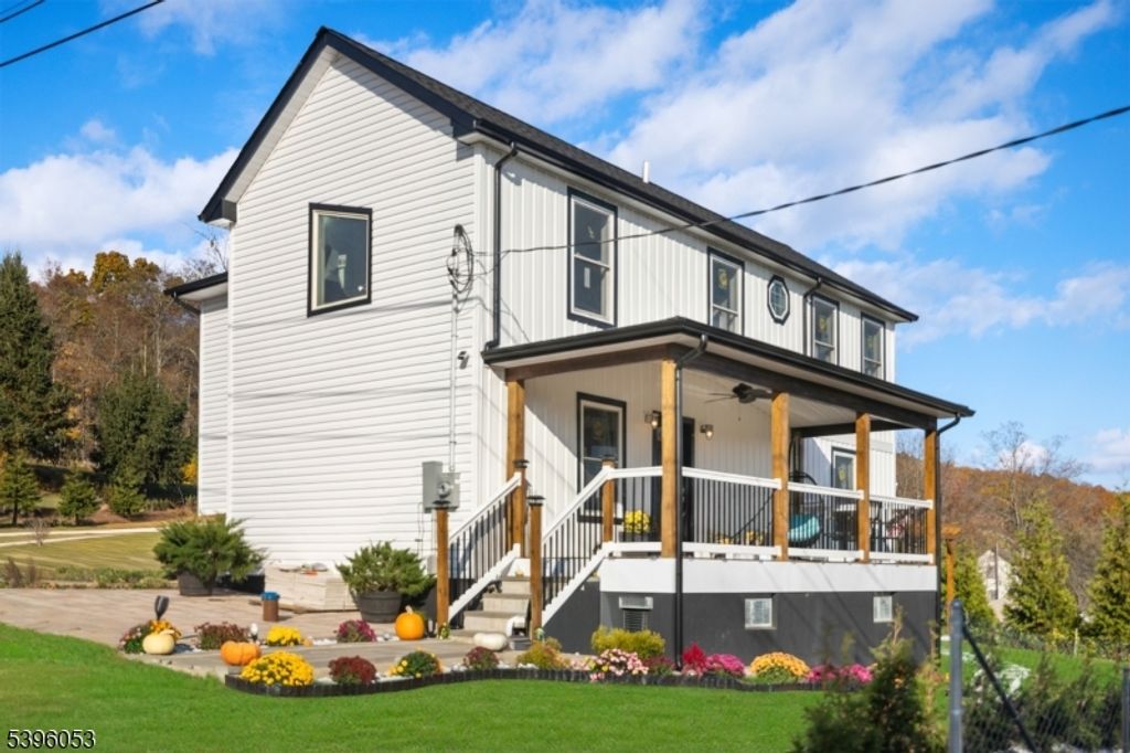 45 Bush St, Oxford Twp., NJ 07863