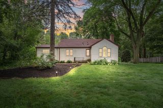 6883 Stillwater Boulevard N, Oakdale, MN 55128