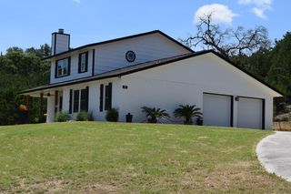 106 SW Hunters Pointe Dr, Kerrville, TX 75028