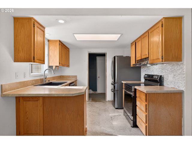 38805 Sw TENBUSH Ln, Willamina, OR 97396