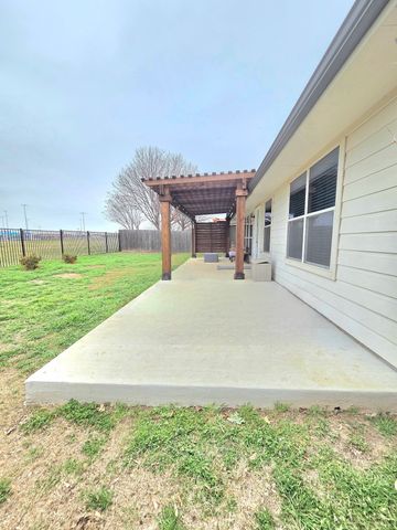 217 Cedar Crest Drive, Justin, TX 76247