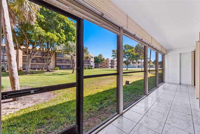 8415 SW 107th Avenue 143W, Miami, FL 33173