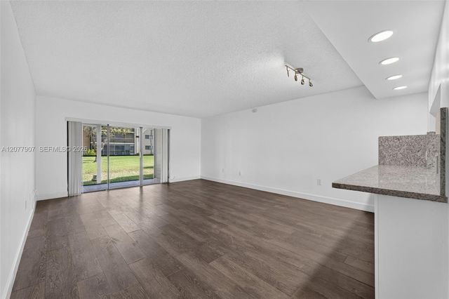 8415 SW 107th Avenue 143W, Miami, FL 33173