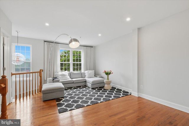 43092 FRANCIS SQ, Chantilly, VA 20152