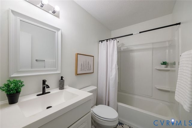 16 N Elm Ave, Highland Springs, VA 23075