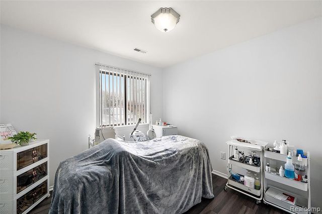 286 E 13 Mile Road, Madison Heights, MI 48071