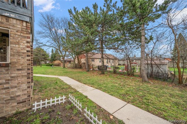 286 E 13 Mile Road, Madison Heights, MI 48071