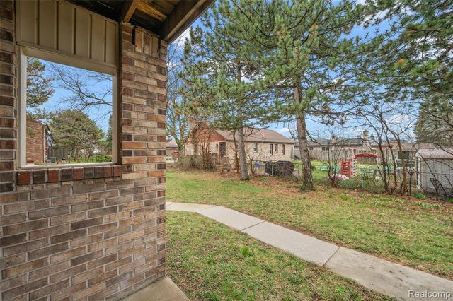 286 E 13 Mile Road, Madison Heights, MI 48071