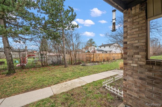 286 E 13 Mile Road, Madison Heights, MI 48071