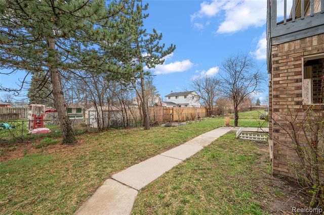 286 E 13 Mile Road, Madison Heights, MI 48071