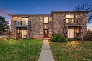 286 E 13 Mile Road, Madison Heights, MI 48071