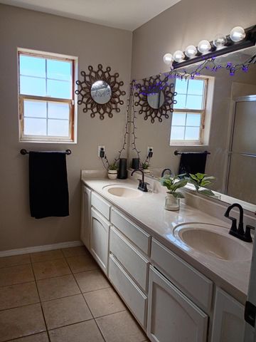 1415 Vista Hill Loop, Los Lunas, NM 87031