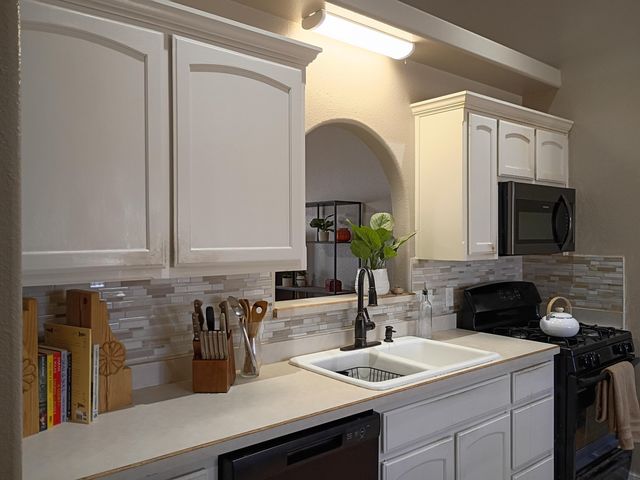 1415 Vista Hill Loop, Los Lunas, NM 87031