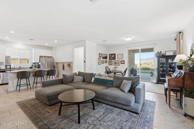 7782 S Golden Bell Drive, Tucson, AZ 85747