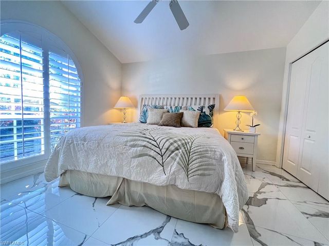 1031 Tivoli LN, Naples, FL 34104