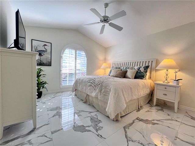 1031 Tivoli LN, Naples, FL 34104