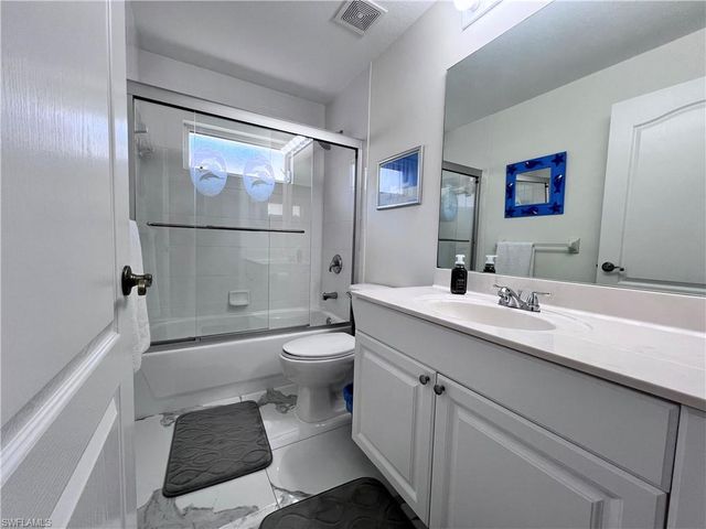1031 Tivoli LN, Naples, FL 34104