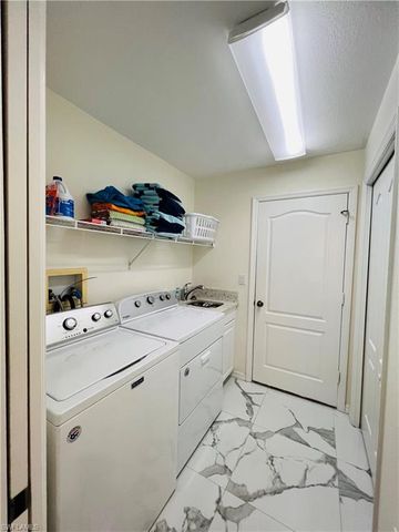1031 Tivoli LN, Naples, FL 34104