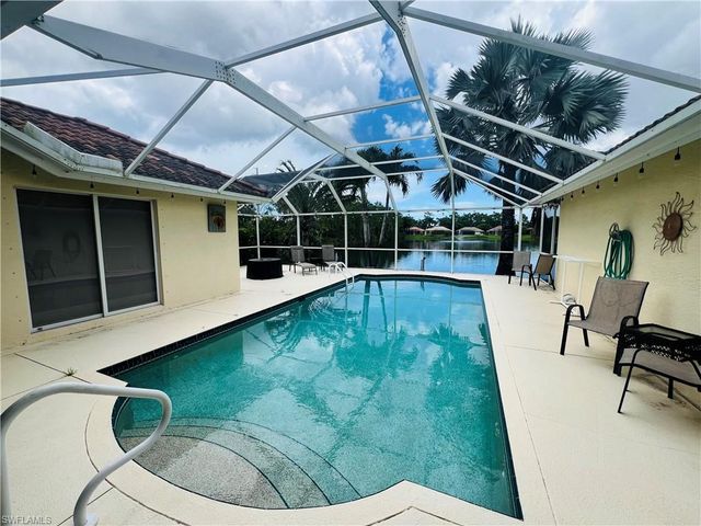 1031 Tivoli LN, Naples, FL 34104
