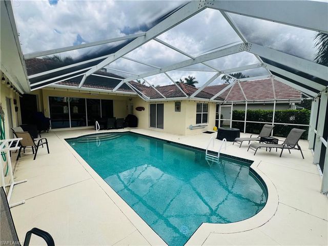 1031 Tivoli LN, Naples, FL 34104
