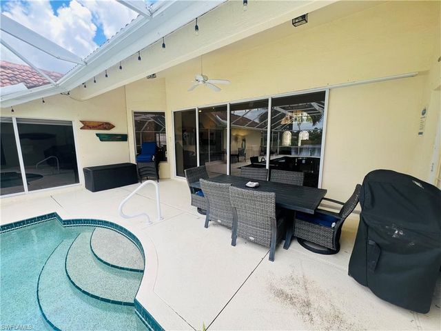 1031 Tivoli LN, Naples, FL 34104
