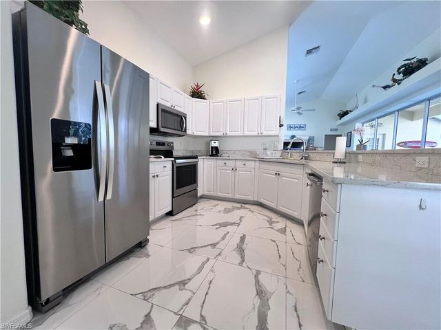 1031 Tivoli LN, Naples, FL 34104