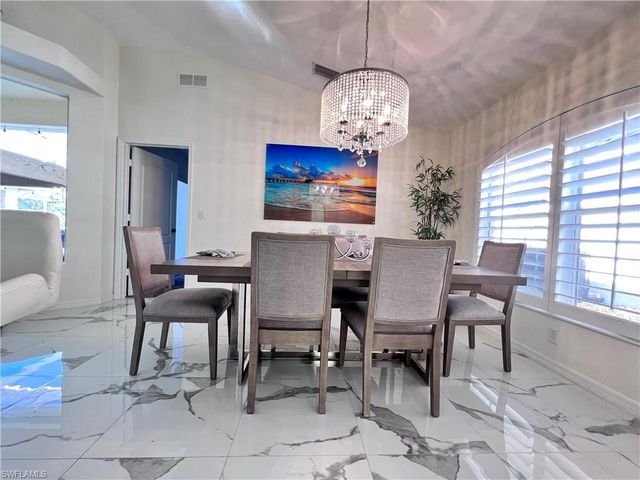 1031 Tivoli LN, Naples, FL 34104
