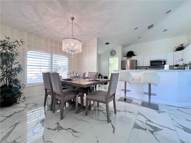 1031 Tivoli LN, Naples, FL 34104