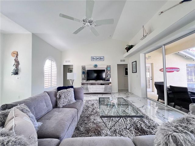 1031 Tivoli LN, Naples, FL 34104